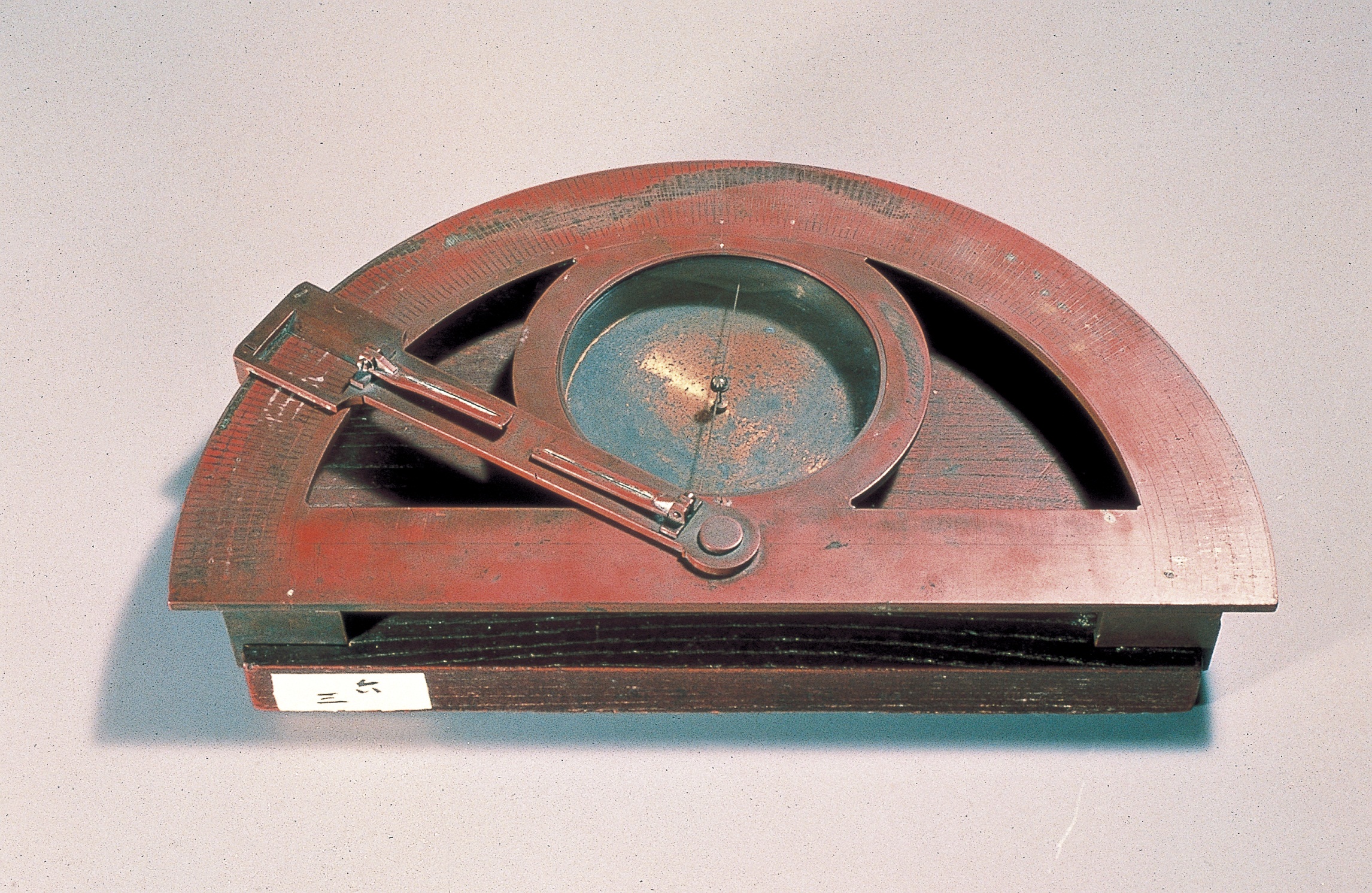 Semicircular azimuth board used in Ino Tadataka's survey